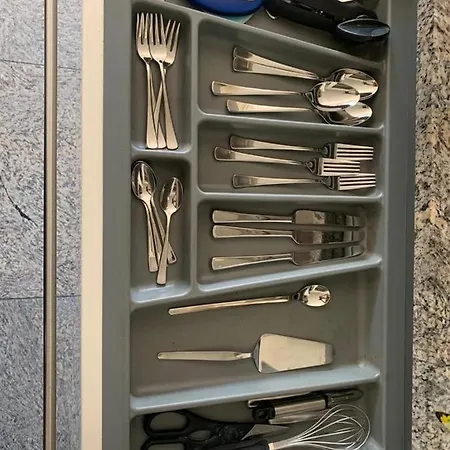 Schöne, Zentrale Am Nationaltheater *