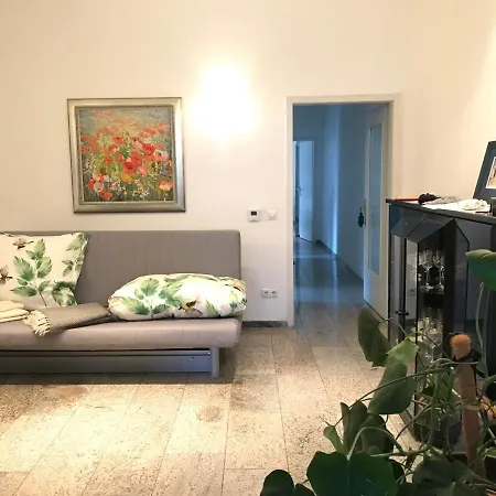 Zentrale Privatwohnung Am Nationaltheater